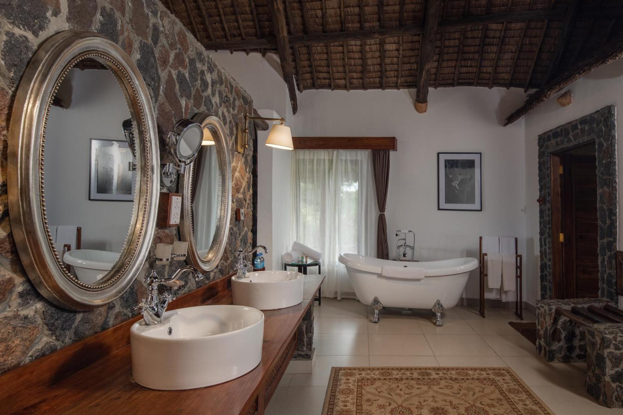 Lake Manyara Kilimamoja Lodge Mto wa Mbu Buitenkant foto